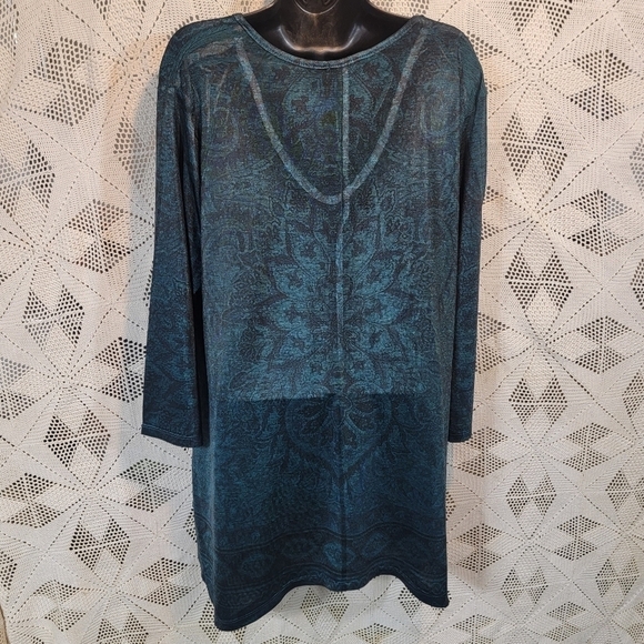 Exclusive one 2XL green and black blouse with embellishments. - Picture 11 of 13